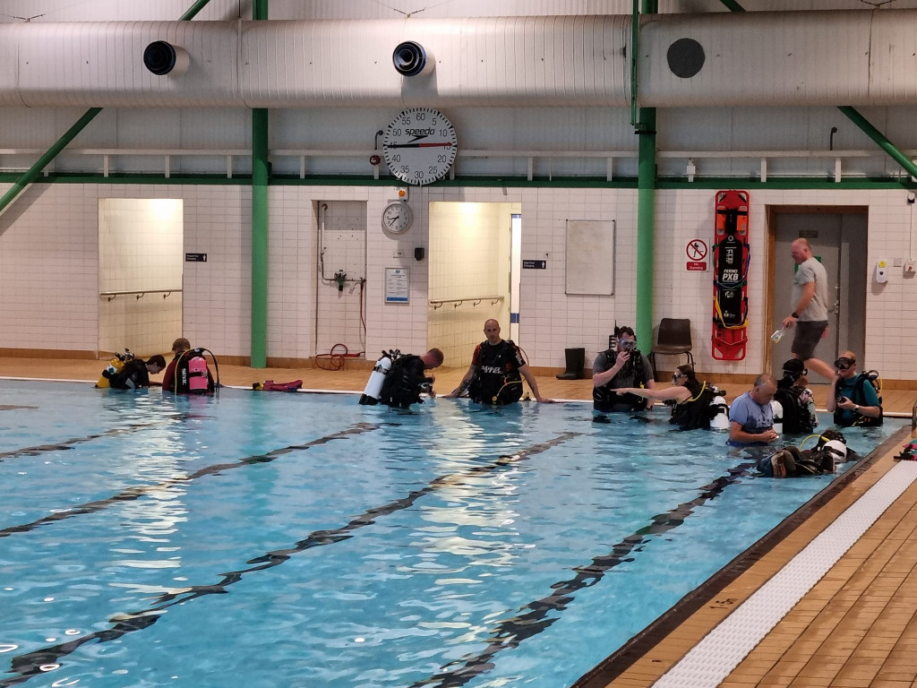 Pool Training Events A busy night pool training - Dearne Valley Divers