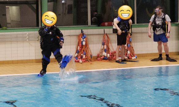 Pool dry suit practice, dsmb and theory
